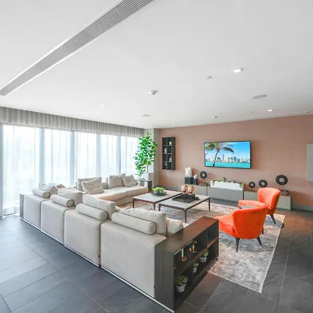 Beautiful And Stylish Condo Close The Doral Park